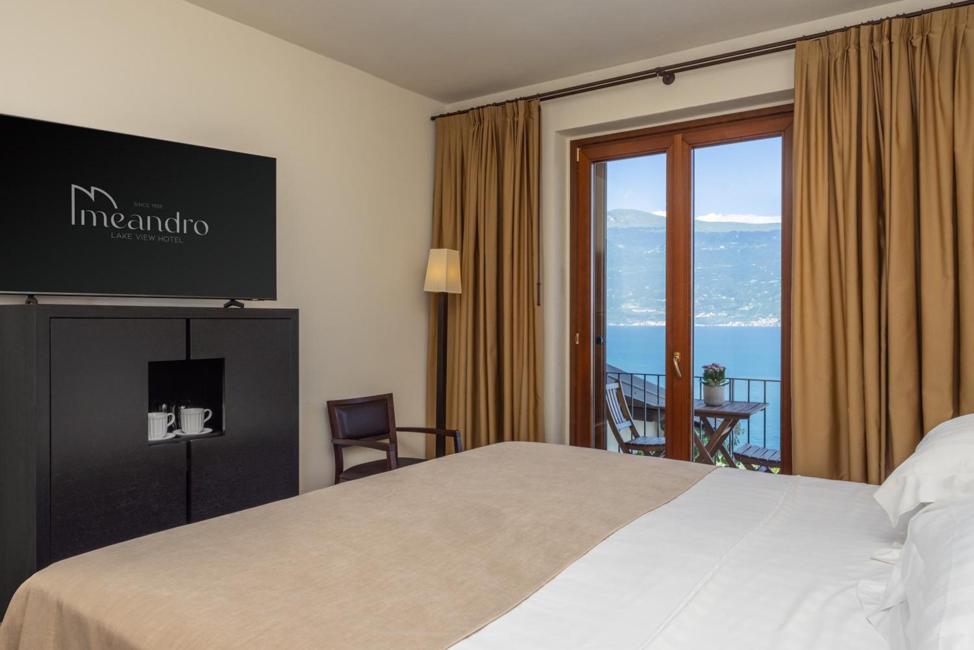 Hotel Meandro - Lake View Гарньяно Экстерьер фото
