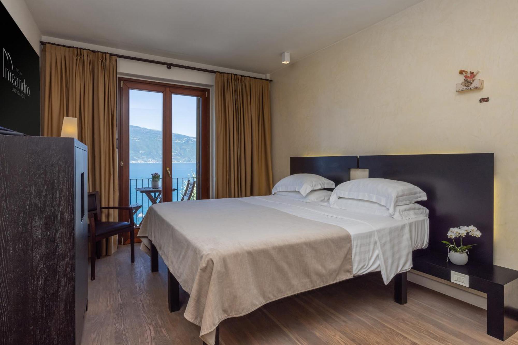 Hotel Meandro - Lake View Гарньяно Экстерьер фото